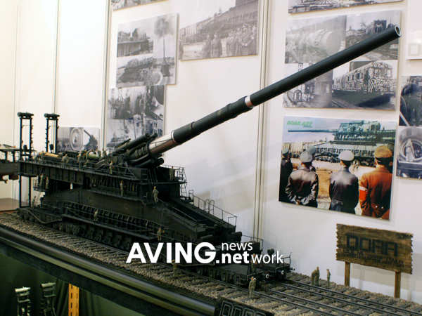 대포 길이가 80cm에 이르는 장난감 'RAILWAY GUN'