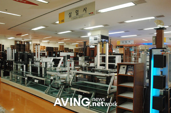아틀라스, 액세서리가 아닌 AV시스템 그 자체로서의 AV랙!