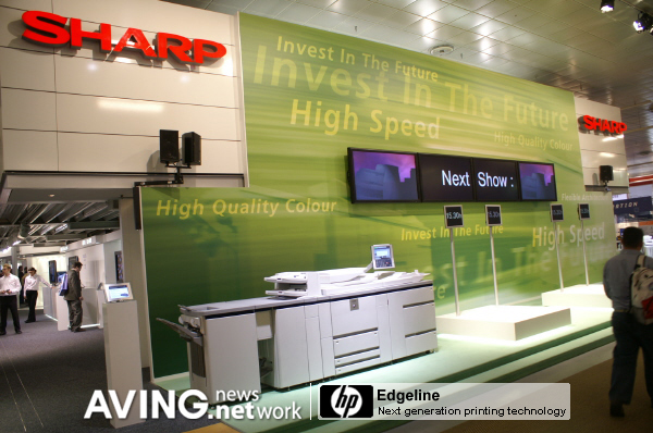 [CeBIT2007 Visual Focus] SHARP Booth Tour -2