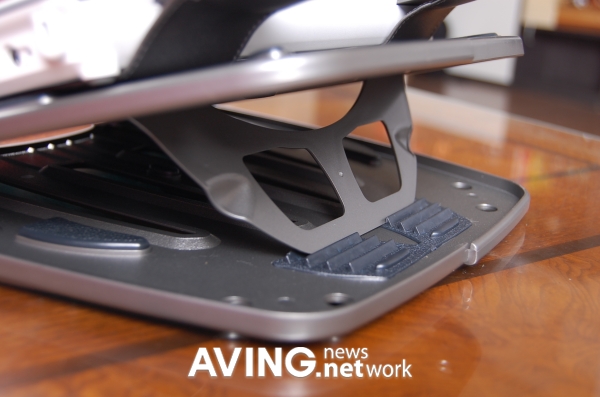 노트북 사용을 편하게 도와주는 받침대