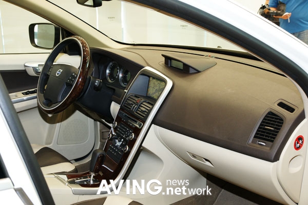 Volvo XC60이 업데이트되고 내부를 £ 49,240로 업그레이드하고 있습니다.