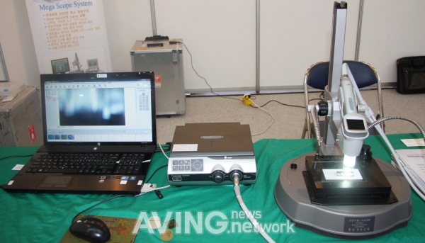 [ENTECH2010 현장] 이지테크, 200만화소 영상 현미경 소개 관련 사진
