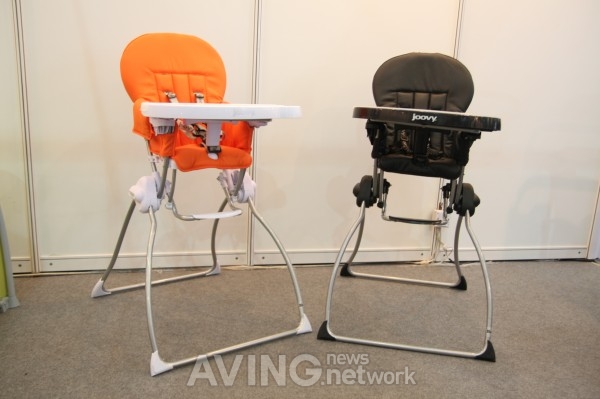 [CBME 2011] 조비, 콤팩트 유아용 하이체어 'Nook'