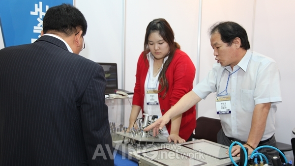 [IT EXPO 2011 현장] 썬테크, 신개념 진공흡착 밸브 'AVV' 선보여 관련 사진