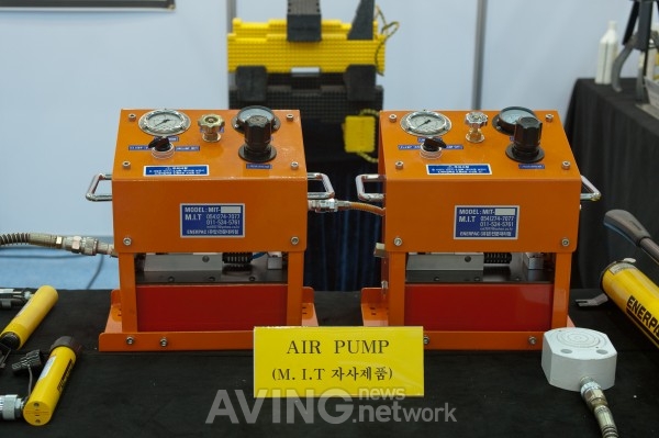 [IT EXPO 2011 현장] 엠아이티, ENERPAC 유압 관련 장비 전시 관련 사진