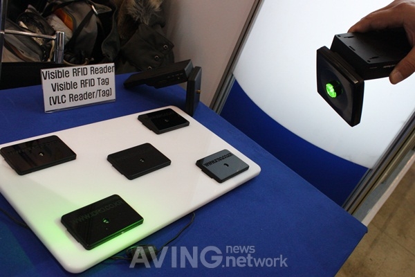 [RFID/USN KOREA 2011 현장] 아이디로, LED 통해 데이터 전달하는 'Visible RFID Reader/Tag' 관련 사진