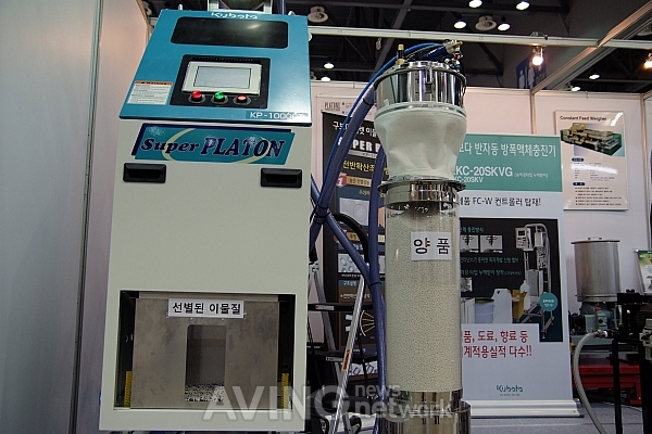 [KOREA CHEM 2012 현장] 삼보계량시스템, 구보다 펠렛 이물질 선별시스템 'Super Platon' 소개 관련 사진