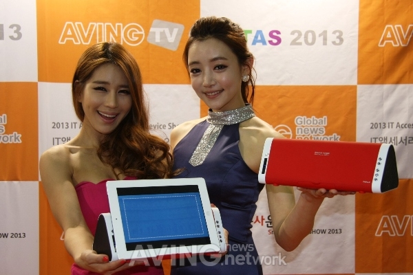 [KITAS 2013 영상] 유투오코리아, 무선 블루투스 스테레오 스피커 & 거치대 iWALK 'Sound Angle'