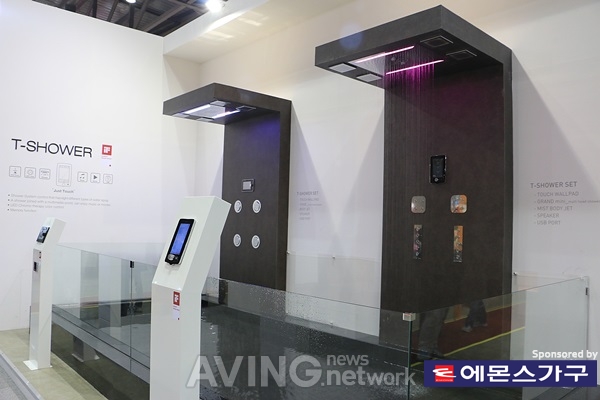 [2014 경향하우징페어] 조이포라이프, 샤워 중 멀티미디어 감상 '티-샤워 세트' 선보여