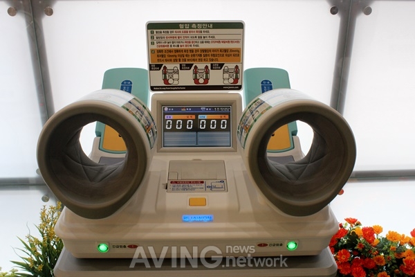 [30th KIMES 2014] 자원메디칼, 자동양팔혈압계 'EX PLUS 1300' 선봬