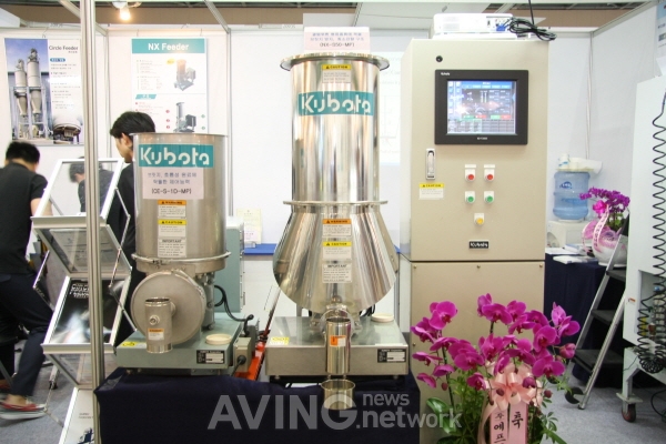 [KOREA CHEM 2014] 삼보계량시스템, SK-IT 시스템 적용한 'Kubota' 분입체 기기 선보여