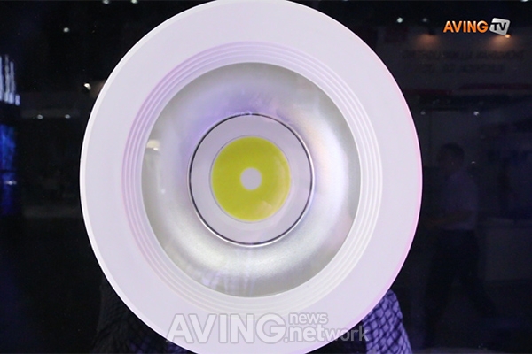 [LED & OLED EXPO 2014 영상] 씨지라이팅, COB 방식의 '다운라이트 조명' 선보여 관련 사진