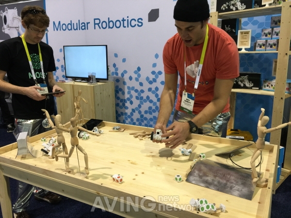 [CES 2015] MODULAR ROBOTICS, 다양한 로봇 제작하는 'MOSS' 선봬