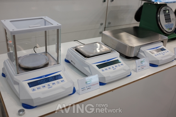 [KOREA LAB] 한성계기, 고해상도 LCD 탑재한 정밀전자저울 시리즈 선보여