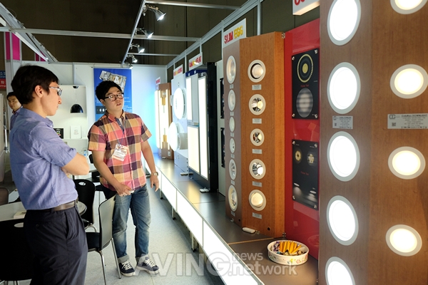 [LED EXPO 2015] 씨지라이팅, COB 방식 다운라이트 조명 선보여