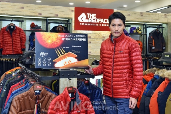 아웃도어 레드페이스, 전속모델 정우성 히트패딩 팬사인회 성료