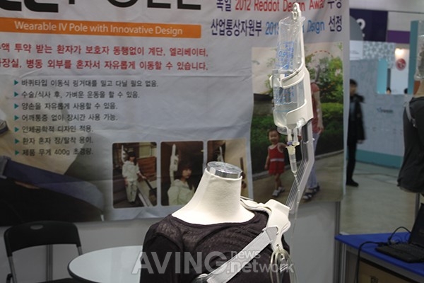 [2015 대한민국지식재산대전] 모비유, 휴대용 링거대로 국무총리상 수상