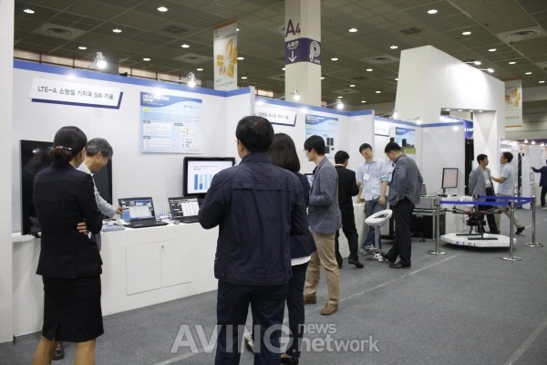 [월드IT쇼 2016] ICT 이노베이션, 한국전자통신연구원 관련 사진