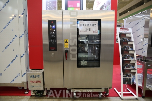 [코엑스 푸드위크] 효신테크, 원터치-통합다이얼 시스템 갖춘 콤비스티머&훈연기 '코스티모' 선보여 관련 사진