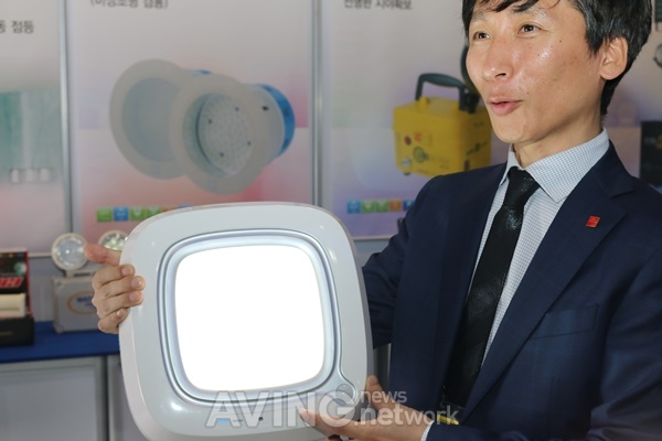 유니온 관련 기사 사진 · [국제전기전력전] 유니온, 비상조명 겸용 센서등 선보여