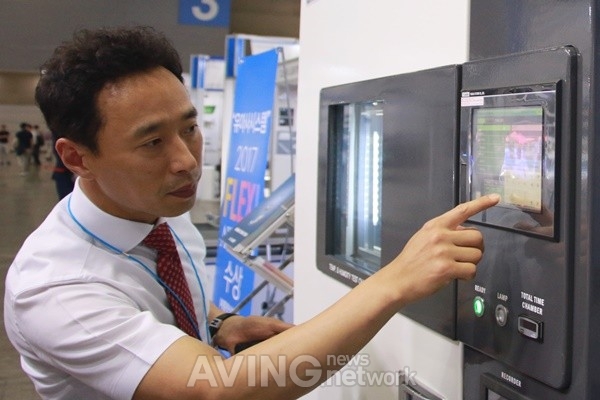 카스 관련 기사 사진 · [LED & OLED EXPO 2017] 카스, 항온항습환경 내구성 시험 시스템 선보여