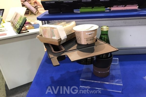 [Made in Korea] 뉴디아 아이엔씨, 테이블로 사용할 수 있는 차량용 5단 컵홀더 소개