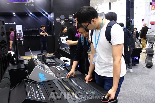 [KOBA 2018] 뮤직메트로, 아비드 Pro Tools로 구동하는 'S6' 컨트롤러 선봬 관련 사진