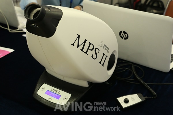 [KIMES Busan 2018] 한국클라리티, 황반변성(AMD) 위험 인식 개선 나서... 황반색소 검사기 'MPS II' 체험프로그램 진행