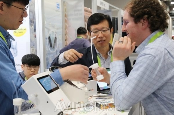 [CES 2019] 아이센랩, 가격 낮추고 성능 높인 헬스케어 날숨 분석기 선보여