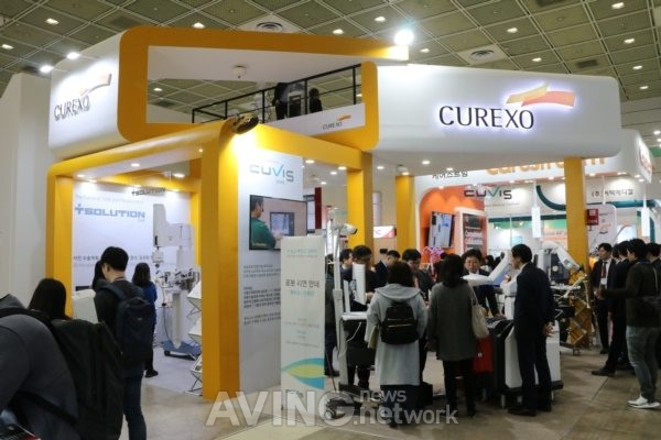 [KIMES 2019] 큐렉소, 신속 정확한 척추수술로봇 'CUVIS-spine' 공개 관련 사진