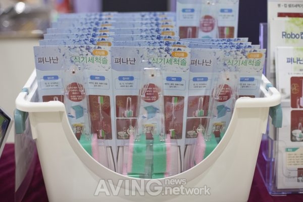[SIWS 2019 영상] 드림테크, 다용도로 사용가능한 '접이식 식기세척솔' 선보여