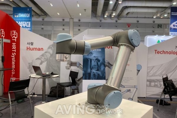 [SMATOF 2019] (주)에이치알티시스템, 협동로봇 Universal Robot 선보여