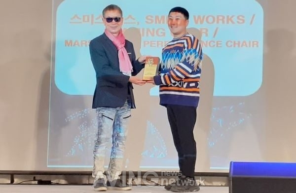 [MIK 2019 시즌3] 스미스웍스 체어, 프로 게이머의 건강과 실력 쑥쑥!