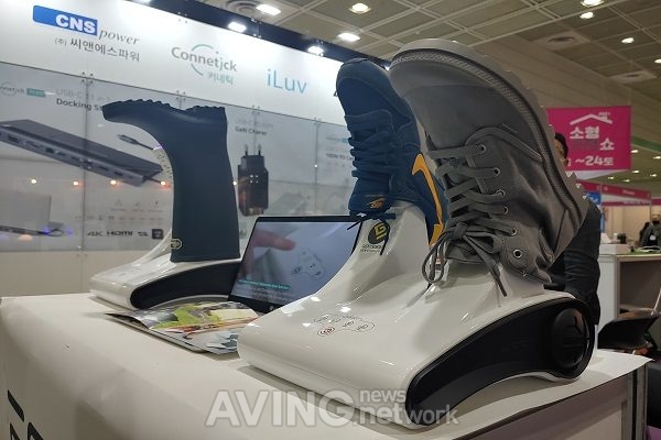 [MADEINKOREA] 아이디어스, 비 온 뒤 축축 해진 신발을 건조해주는 신발 살균건조기 'Shoe Dryer IFOOT' 공개