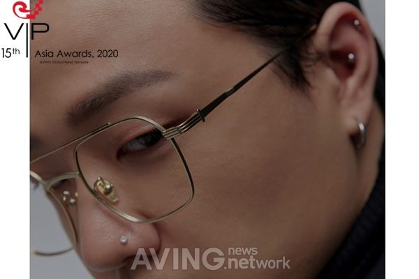 레이븐티얼스(RAVENTEARS) 관련 기사 사진 · [VIP ASIA 2020-21] 레이븐티얼스(RAVENTEARS), 투브릿지 형태 다각형 안경 '레이븐티얼스듀스'로 아이웨어 부문에 선정