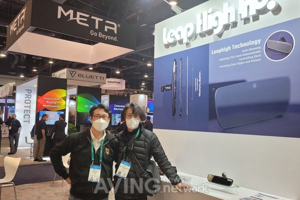 CES 2022에 참가한 김병동(우측) 대표 모습 │촬영-에이빙뉴스
