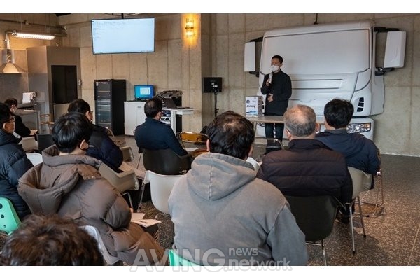 롯데정밀화학, 화물창업 아카데미서 불량 요소수 피해 방지 교육 진행... "예비 창업자에게 유록스 요소수 지원" 관련 사진