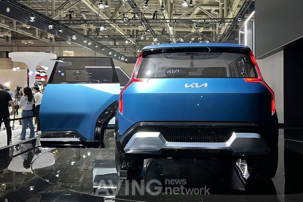 기아, 부산 국제모터쇼서 압도적인 디자인이 매력적인 대형 전기 SUV '더 기아 콘셉트 EV9' 국내 최초 공개!