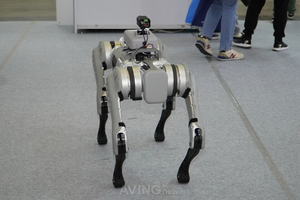 SK텔레콤, 2023 드론쇼코리아서 AI 로봇 키트 첫선... “AI 로봇 사업 본격화해 선두 업체로 떠오를 것” 관련 사진