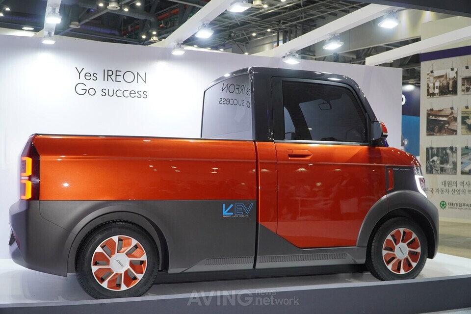 ‘2023 서울모빌리티쇼’에 국내 최초 공개된 소형 전기트럭 ‘아이레온(IREON)’ 모습 │촬영-에이빙뉴스