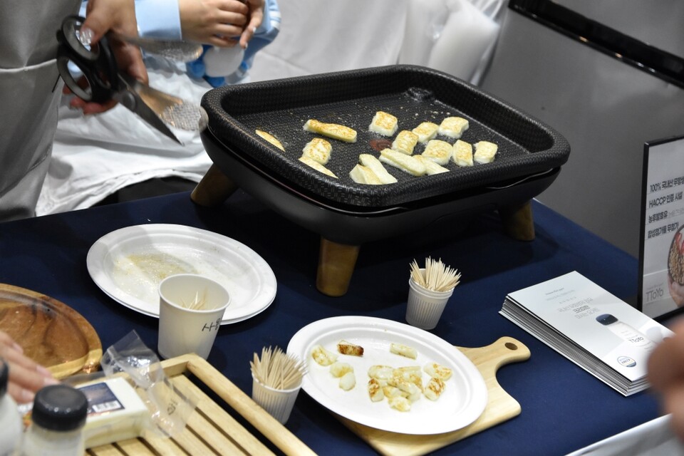또요 관련 기사 사진 · 또요, DRINK SEOUL 2023서 수제 자연치즈와 마시는 요거트 알려... “원유 본연의 맛 살려”