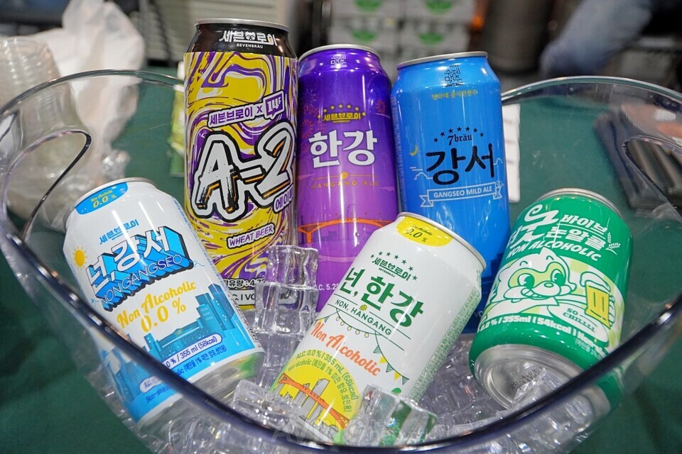 세븐브로이맥주 관련 기사 사진 · 세븐브로이맥주, 2023 KIBEX서 섞고 흔들지 않아도 되는 하이볼 공개... “맥주처럼 간편하게 즐기세요!”
