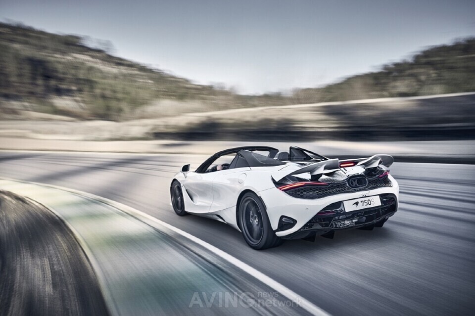 제로백 2.8초, 최고 속도 332km/h' 맥라렌, 슈퍼카의 새로운 기준