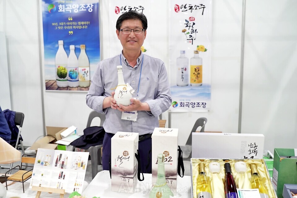 창립 120주년 기념 ‘월령 안동소주’를 소개하는 회곡양조장의 권용복 대표 | 촬영 - 에이빙뉴스