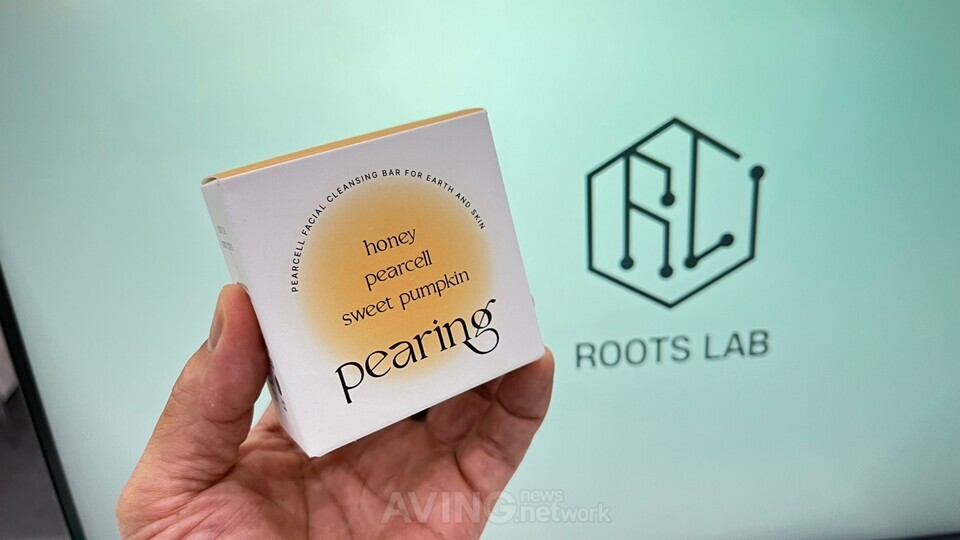 AFRO 2023에 참가한 '루츠랩'의 자체 코스메틱 브랜드 '페어링(pearing)' 클렌징 바 | 촬영 - 에이빙뉴스