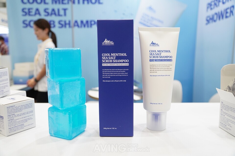 쇼한, 2023 인터참코리아서 알래스카큐브 '쿨멘톨 퍼퓸 샤워바' 공개해... - 뉴스 썸네일 이미지