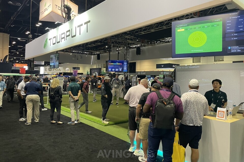 브로틴 '투어펏', 2024 PGA 쇼서 AI 퍼터 피팅 기능 공개... "사용자의 성향에... - 뉴스 썸네일 이미지