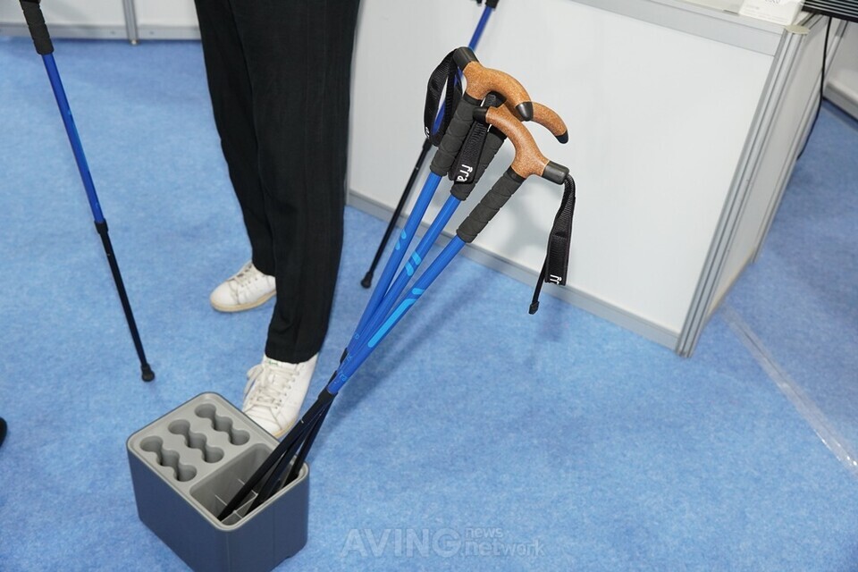 에코테리안, 2024 홈케어·재활·복지전시회 참가... 고령자 위한 보행 보조기기 워킹 스틱 전시해!