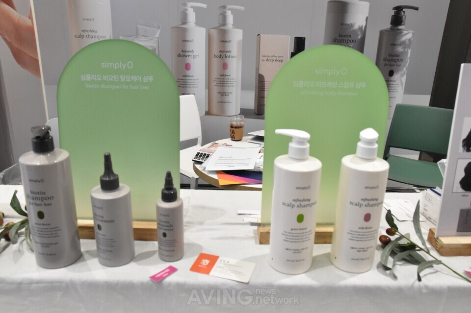 심플리오, 2024 인터참코리아서 '리프레싱 스칼프 샴푸' 공개... "멘톨 성분이... - 뉴스 썸네일 이미지