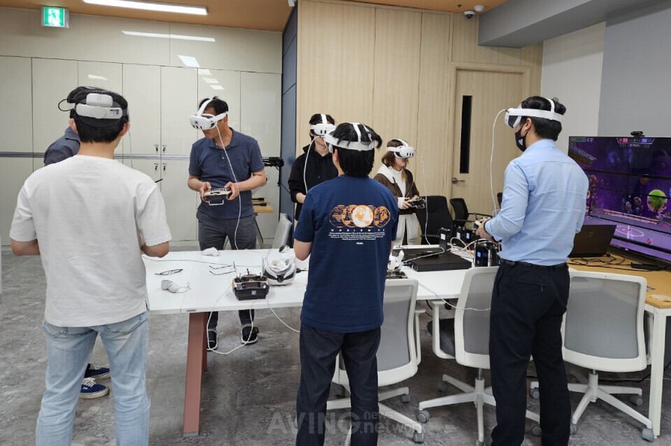 드론메이커스항공, KMF 2024서 드론 VR 시뮬레이터 소개 나선다... "국내... - 뉴스 썸네일 이미지